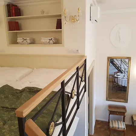 Apartament Charles *