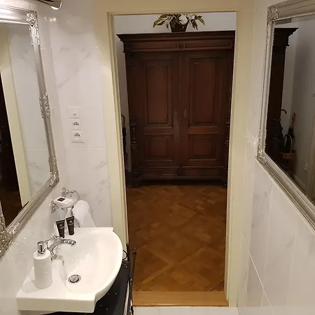 Charles Apartman *